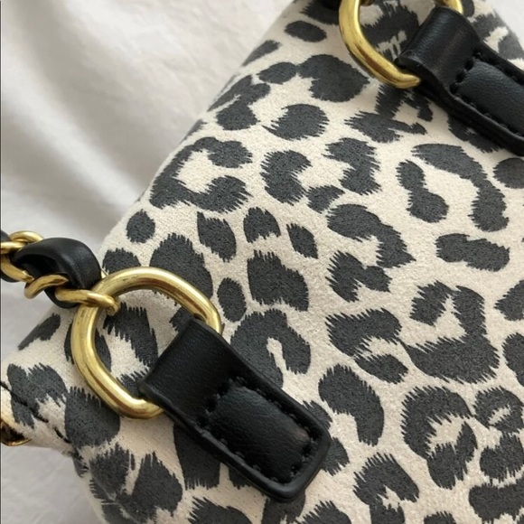Leopard print chain crossbody purse - Picture 3 of 7